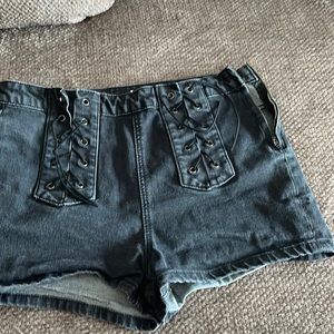 The deluxe shorts , size 6, only worn few times